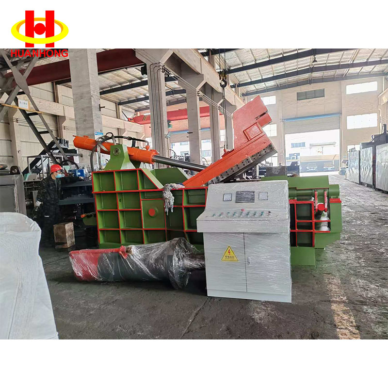 Automatick&yacute; hydraulick&yacute; lis na hlin&iacute;kov&yacute; šrot o hmotnosti 250 tun