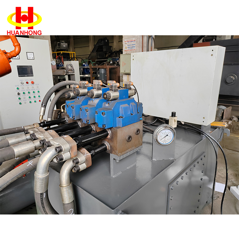 Автоматичний бічний прес-підбирач для сміття