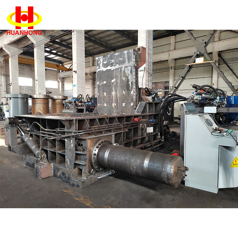 Automatick&yacute; hydraulick&yacute; lis na hlin&iacute;kov&yacute; šrot o hmotnosti 250 tun